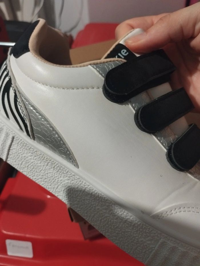 Paire de chaussures - photo numéro 4