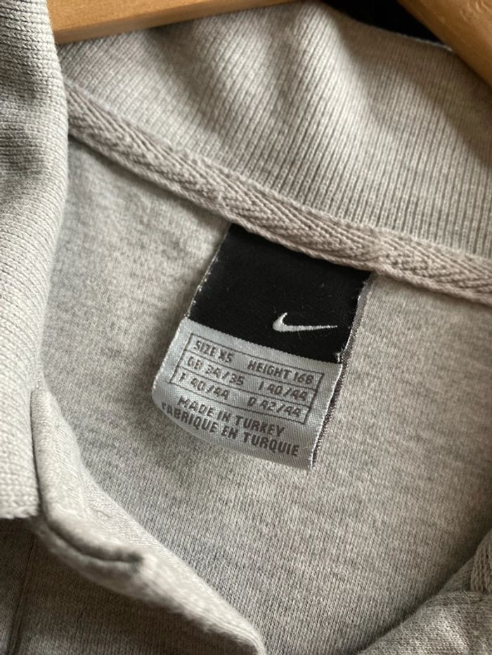 Polo gris de marque Nike, taille Xs en très bon état - photo numéro 3