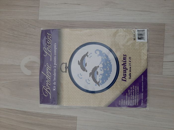 KIT DE BRODERIE DAUPHINS "BRODERIE LOISIRS" - NEUF - n°10