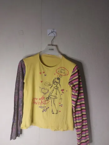Tee-shirt manche longue jaune imprimé