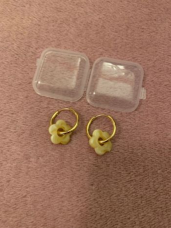 Boucles d’oreilles fleurs jaune citron