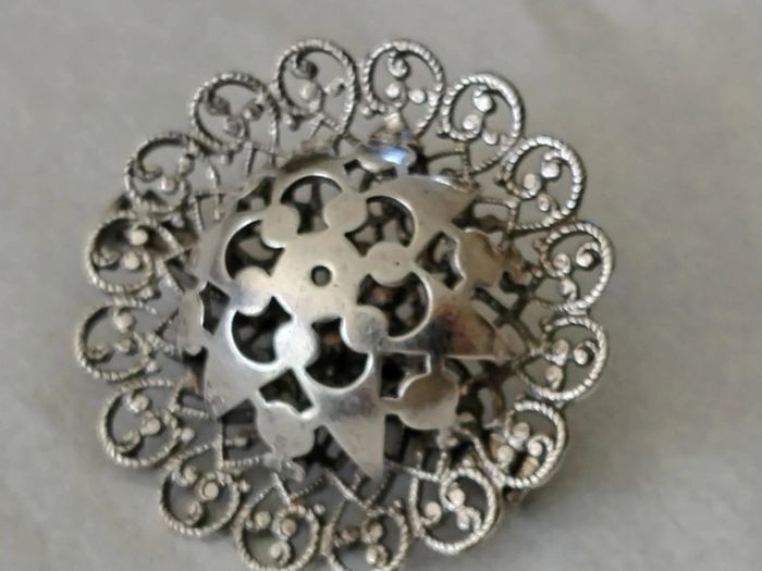Très ancienne broche argentée.