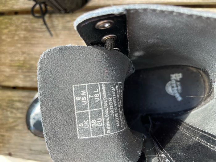 Chaussure Dr. Martens plate forme noir verni - photo numéro 8