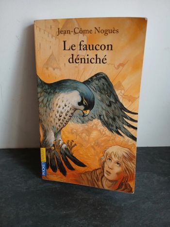 Le faucon déniché