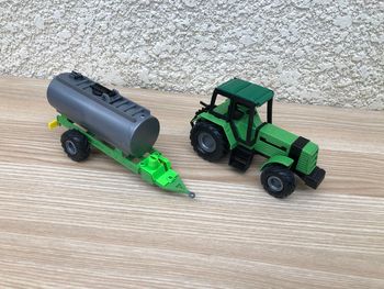 Tracteur et remorque citerne bon état environ 30 cm
