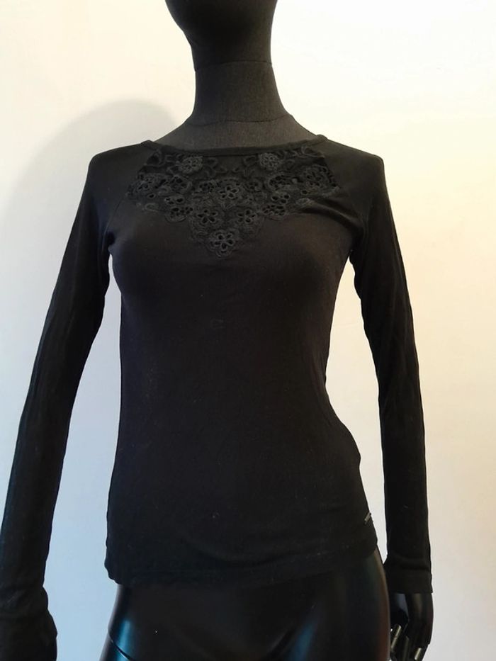 Top manches longues noir broderie transparence Superdry taille xs