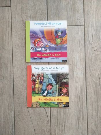 Lot de 2 livres souples "un monde à lire"