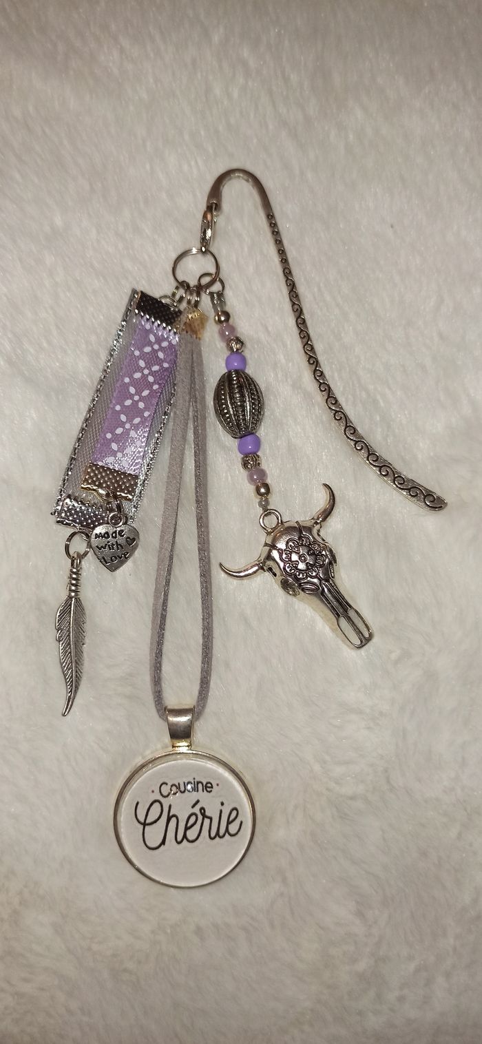 Marque page ou bijoux de sac " Cousine chérie "