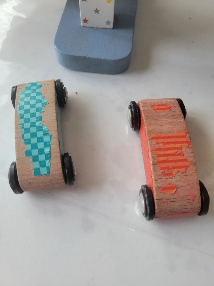 Circuit en bois avec voitures - photo numéro 3