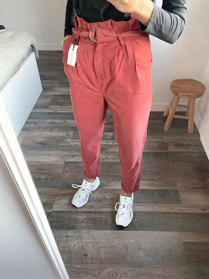 Pantalon neuf avec etiquette Camaieu, ceinture dorée - photo numéro 3