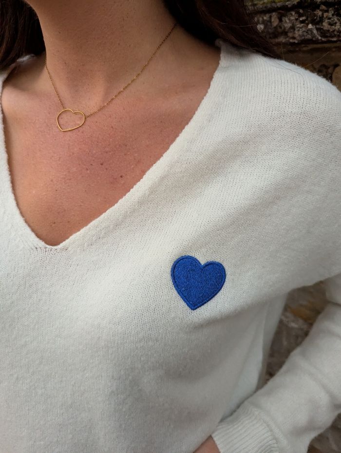 Pull fin blanc coeur brodé bleu roi
Taille unique - photo numéro 3