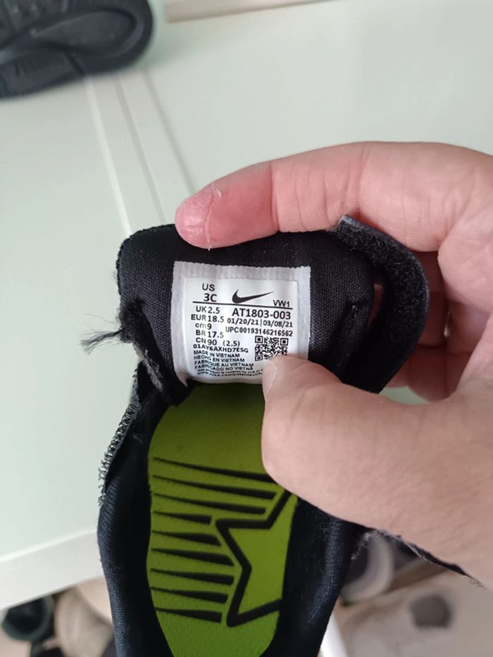 Basket Nike taille 18,5 - photo numéro 4
