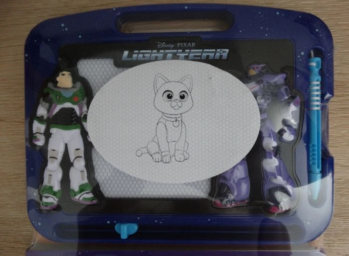 Livre avec tableau magique - photo numéro 2