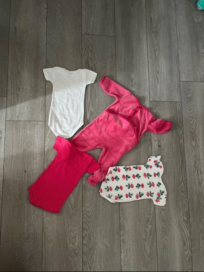 Pyjama et bodies - photo numéro 2