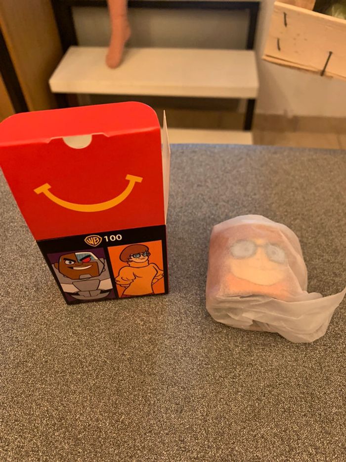 Jouet jeu à collectionner univers Warner Bros. Cyborg et Véra Mc Donald’s happy meal - photo numéro 2