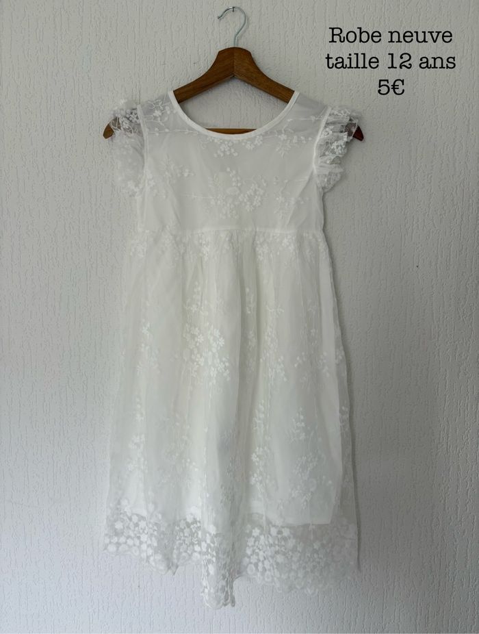 Robe neuve taille 12 ans