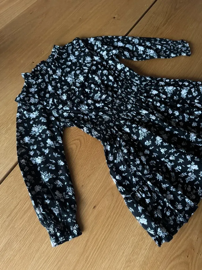 Robe ML fluide fond noir et petites fleurs blanches - Taille 4 Ans - photo numéro 4