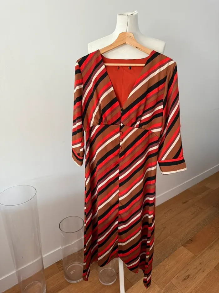 Jolie robe S/M à rayures tendance