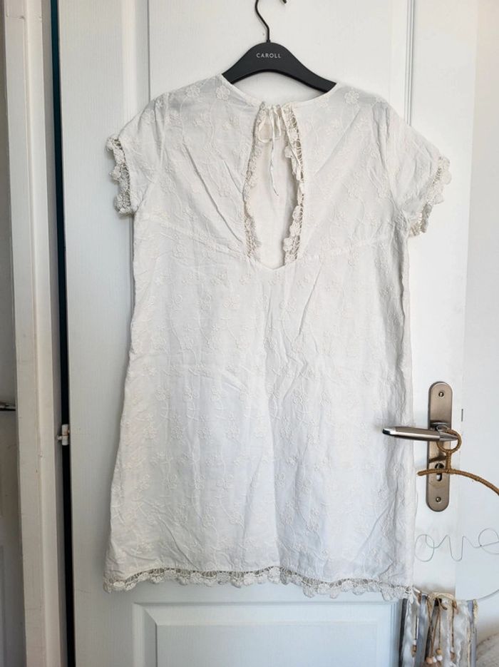 Robe 👗  zara brodée taille L - photo numéro 2