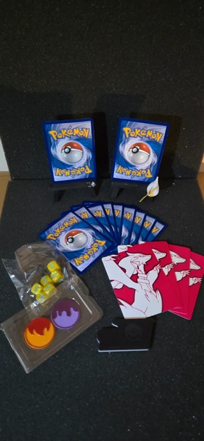 Lot de cartes Pokemon + goodies - photo numéro 4