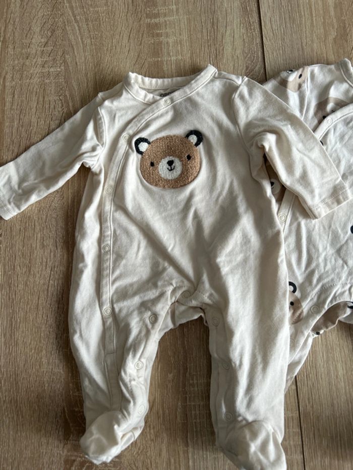 Pyjamas 1 mois - photo numéro 2