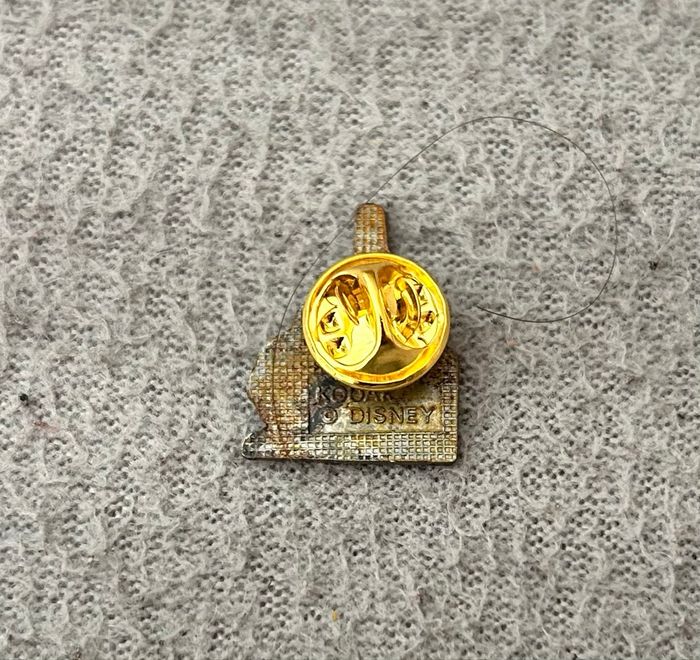 Pin’s EuroDisney Kodak - photo numéro 2