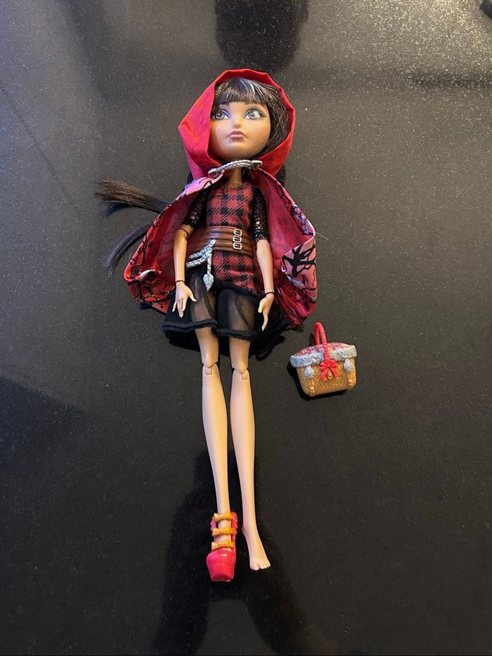 Poupée Ever After High, Cerise Hood