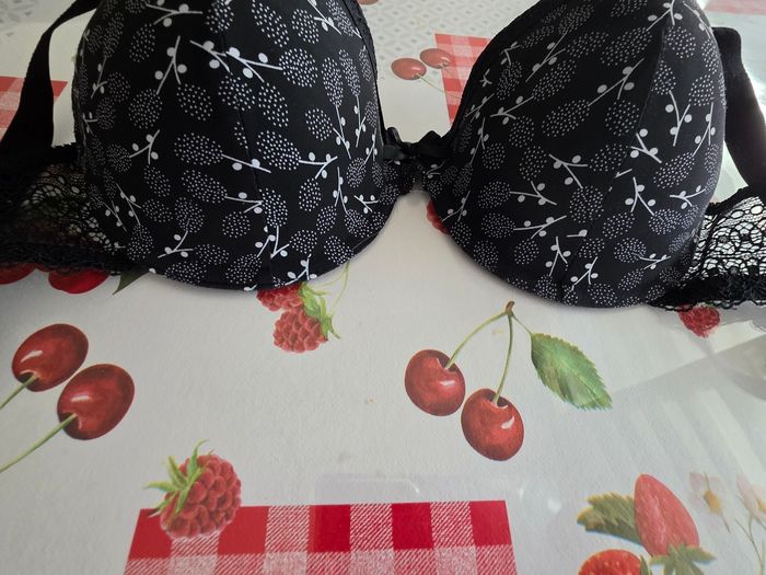 SOUTIEN-GORGE NOIR MOTIFS BLANC AVEC PETIT NOEUD NOIR DEVANT TAILLE 95C MARQUE INFLUX - photo numéro 2