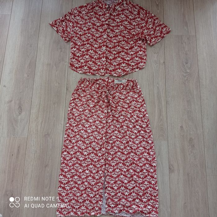 Ensemble chemisette jupe t36/38 Pull& Bear