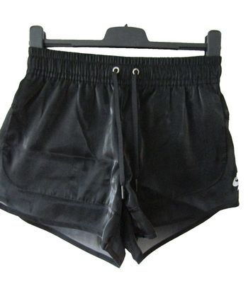 neuf mini short  marque nike taille indiquée S = 36/38