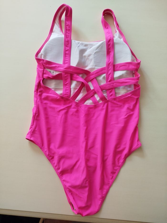 Maillot rose neuf - photo numéro 2