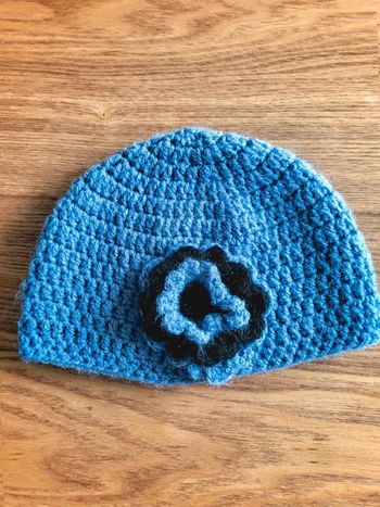 Bonnet d'Hiver Petite Fille Bleu Enfant en Laine Tissée au Crochet – Motif Fleur