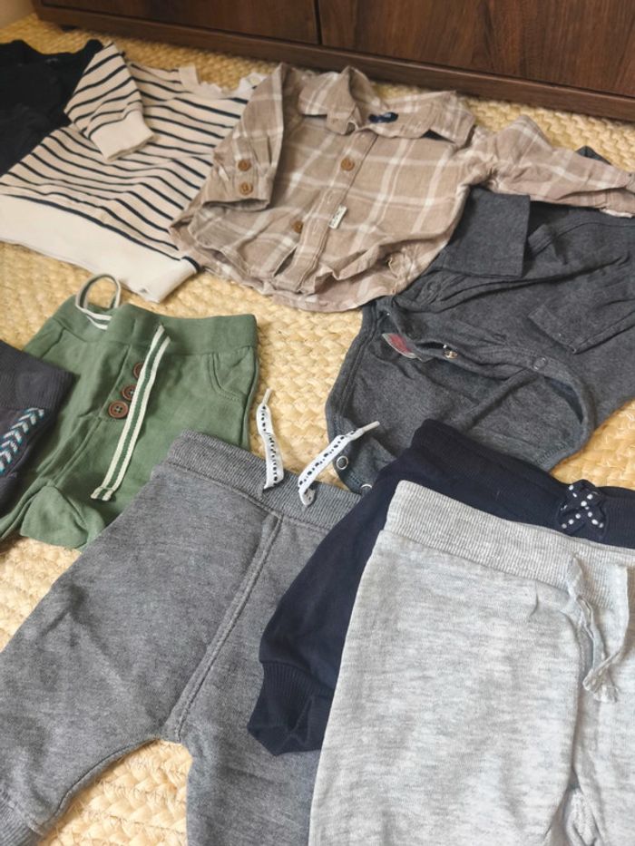 Lot vêtements 1 mois - photo numéro 3