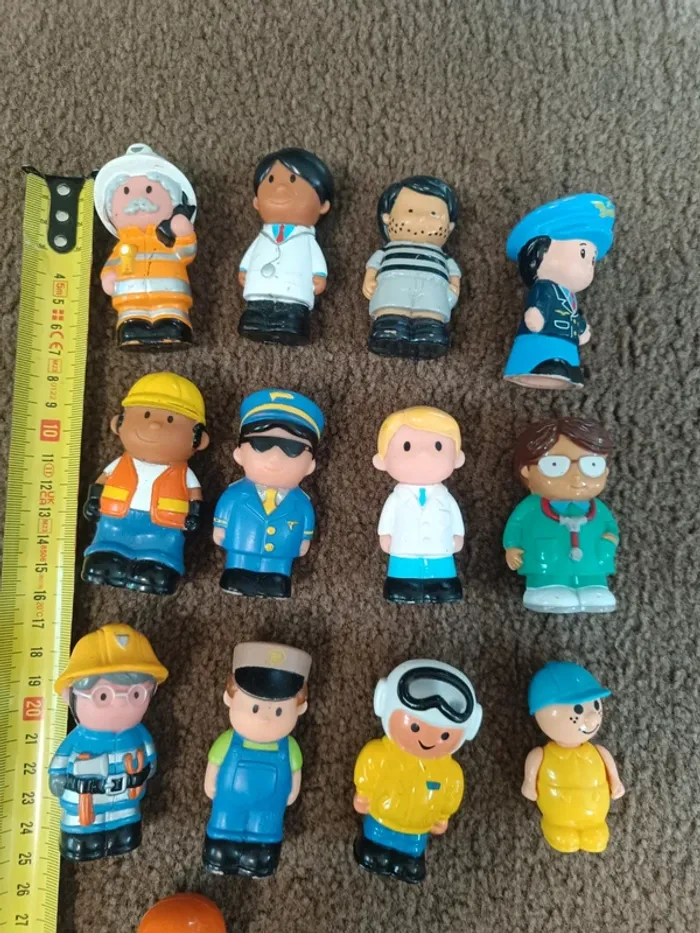 Lot 13 figurines personnages métiers - photo numéro 3