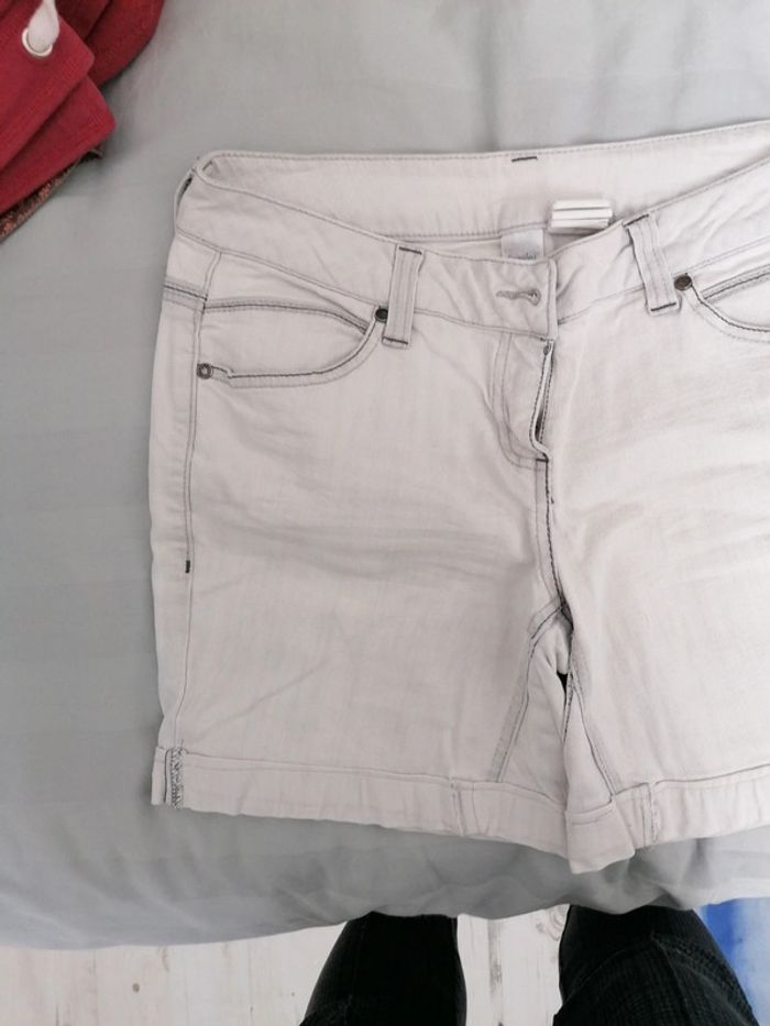 Short en jean camaïeu taille 40.. - photo numéro 4