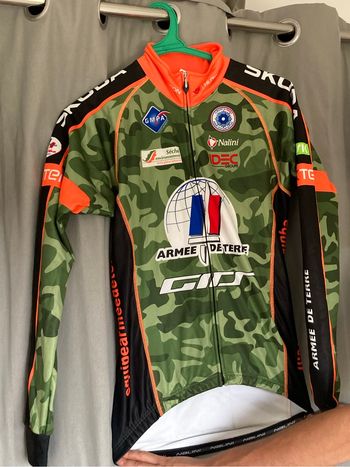 Tenue cycliste