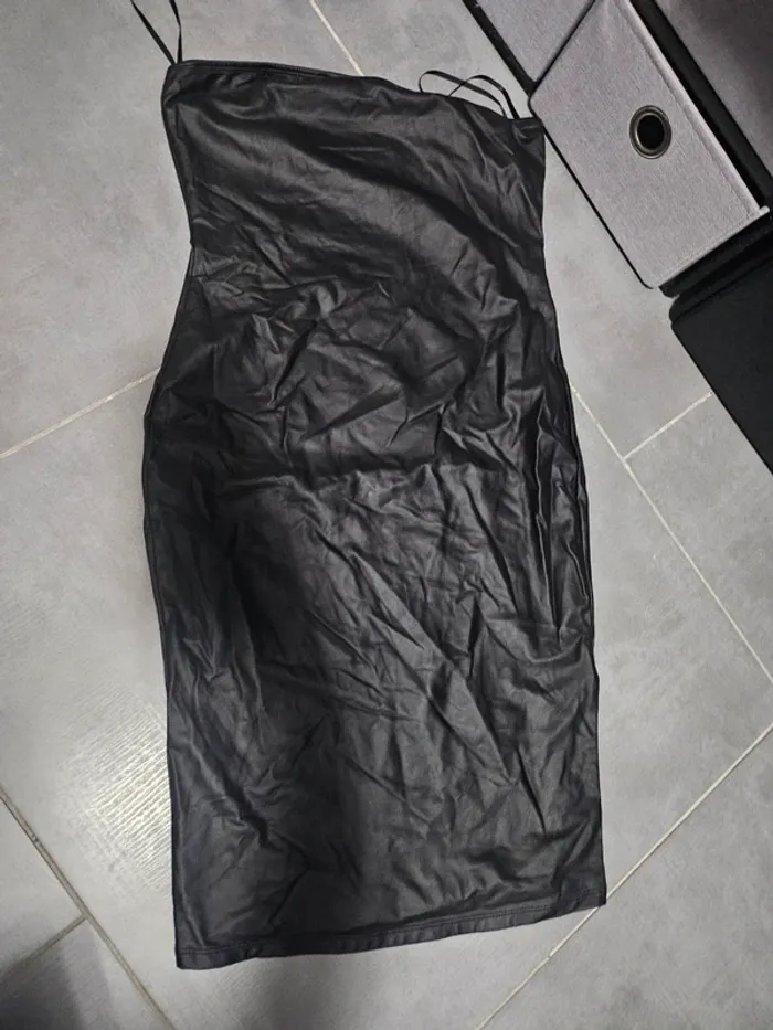 Robe  noir - photo numéro 2