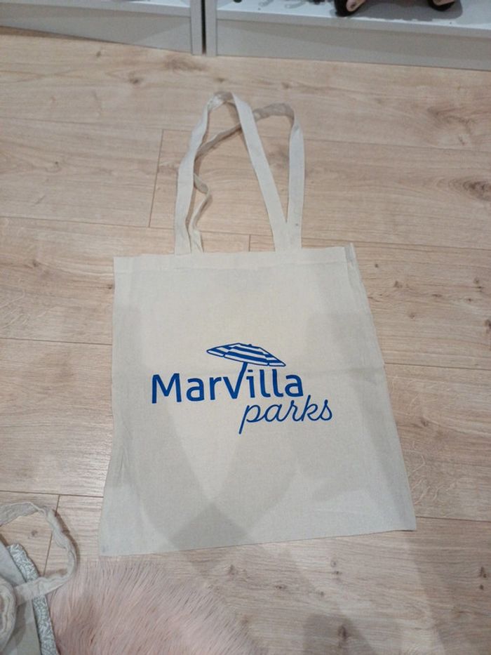 Tote bag