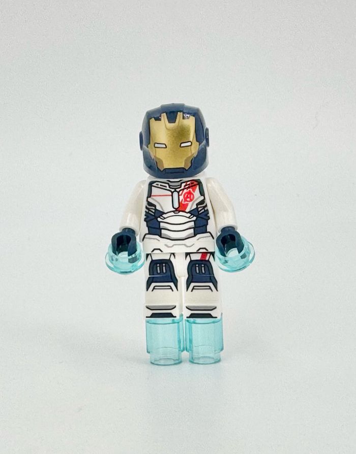 Bonjour, J’avais en double depuis longtemps cette figurine ; je me pose pour faire du tri, c’est donc l’occasion de vous la proposer. Garantie neuve et 100% de la marque Lego. Envoi soigné et protégé. - photo numéro 2