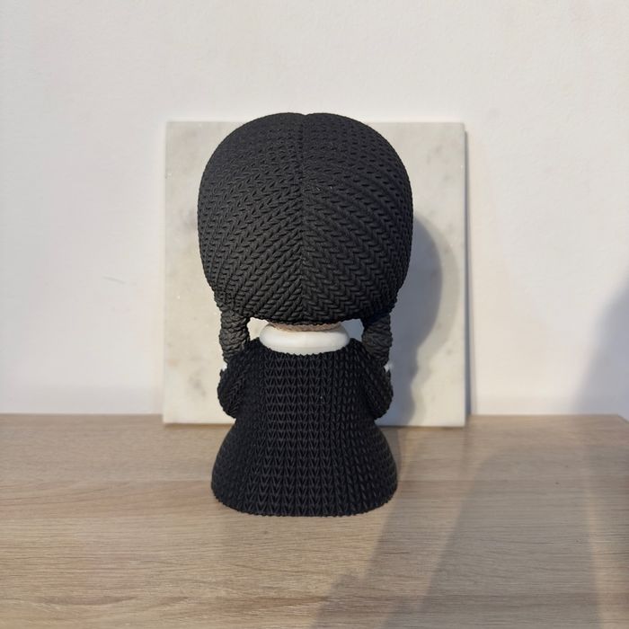 🖤 Figurine Mercredi Addams – 20cm 🕷️ - photo numéro 3