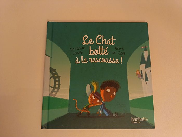 Livre " Le Chat botté à la rescousse!" De la collection Hachette