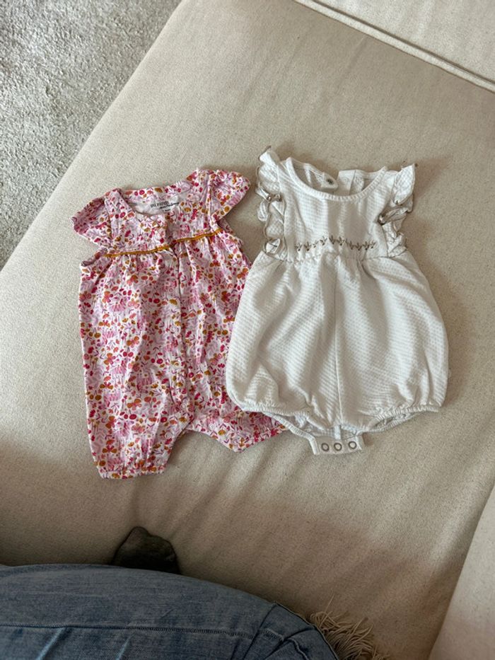 Lot 2 barboteuses type robes 1 mois