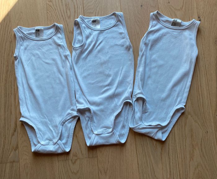Lot de 3 bodies débardeurs H&M – 24 mois