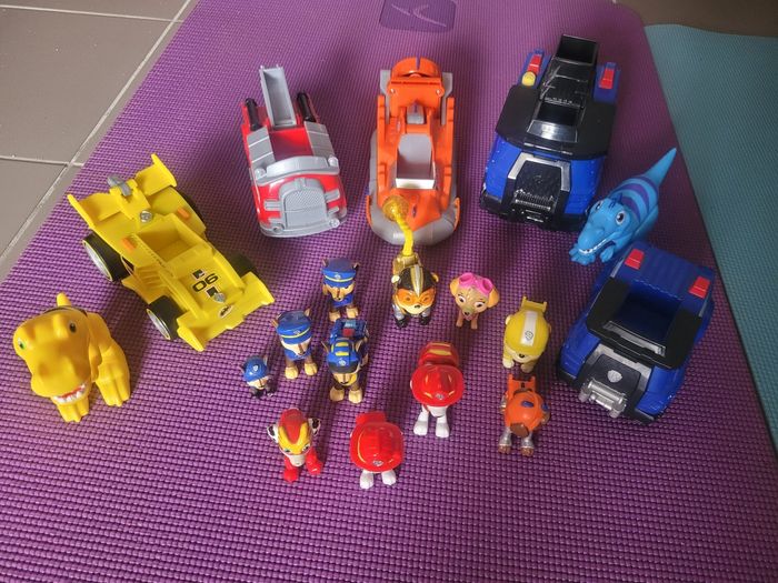 Lot véhicules et figurines Pat patrouille