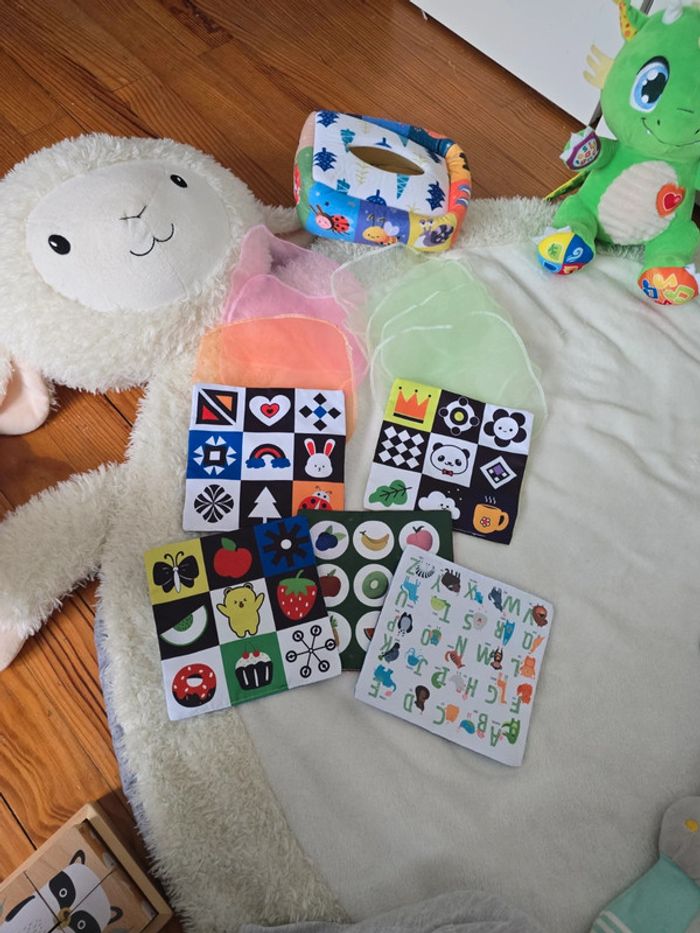 0_24 mois Lot  -60% 12 jouets eveil bébé peluches musicales livres et tortue pousse pousse - photo numéro 9