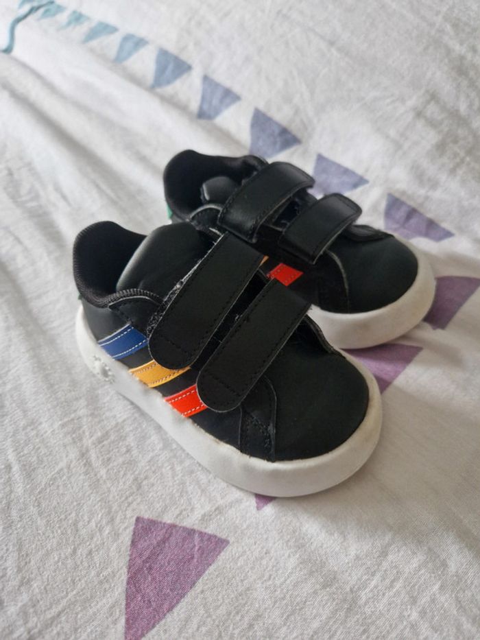 Basket Adidas taille 22