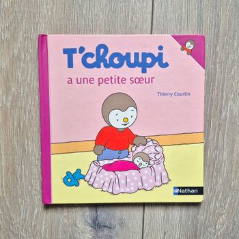 Livre t'choupi a une petite sœur . N°16. Edition Nathan