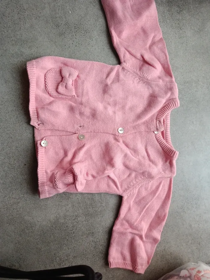 Gilet rose sans étiquette poches noeuds 3 mois - photo numéro 2