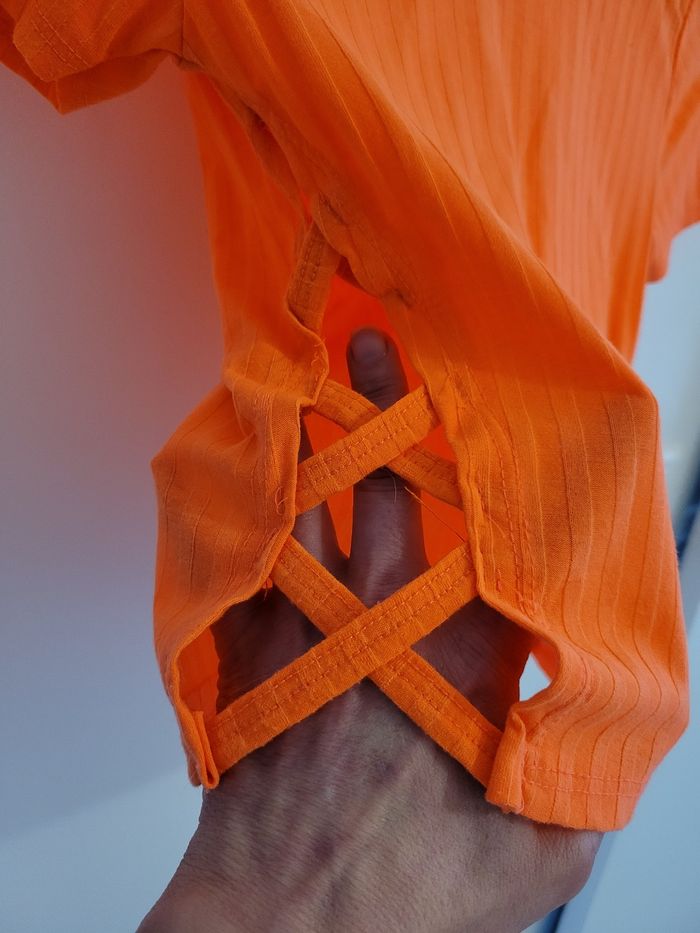 🧡 Top court sympa orange fluo Taille XS 34 - photo numéro 3