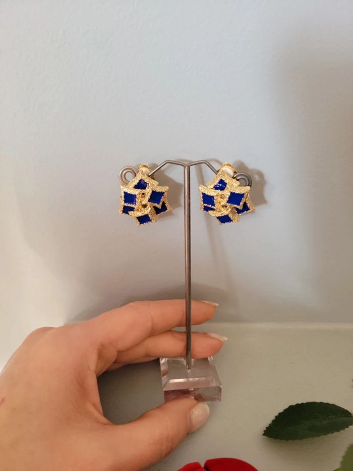 Clips dorés et carré email bleu. - photo numéro 4